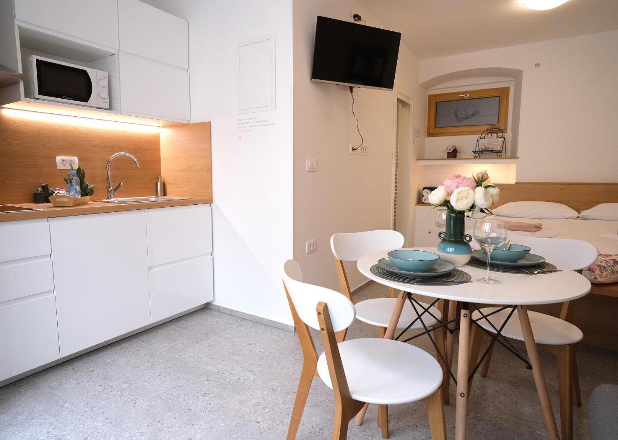 Apartma Libris โคเปร์ ภายนอก รูปภาพ